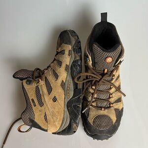 Merrill Moab Earth mid Boots Men’s size 8. Vibram sole